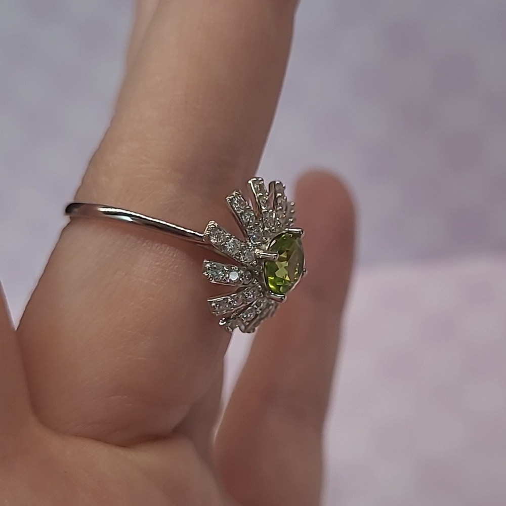 Silver Flower Ring with Green Gemstone - Fragrant Jewels Size 8 - Picture 4 of 4